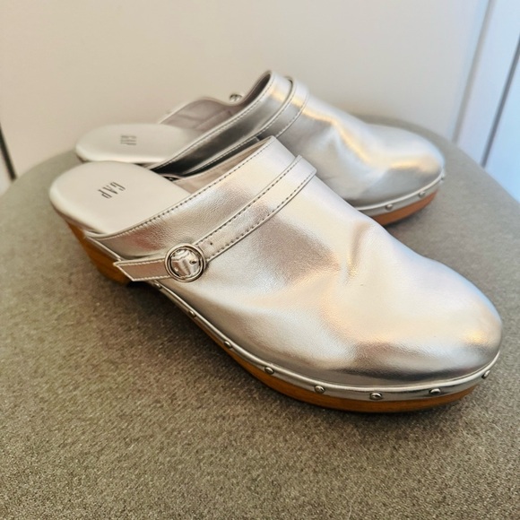 GAP faux leather silver clogs NWT - Picture 7 of 7